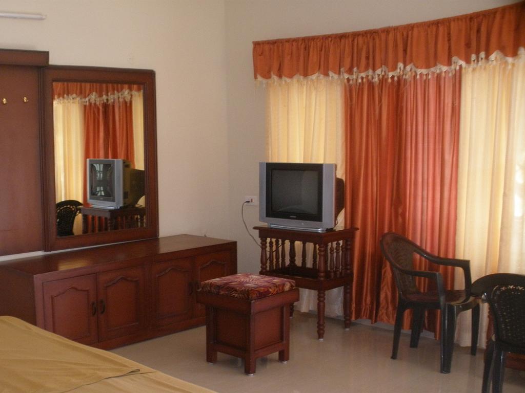 Jungle Palace Homestay Thekkady Bilik gambar
