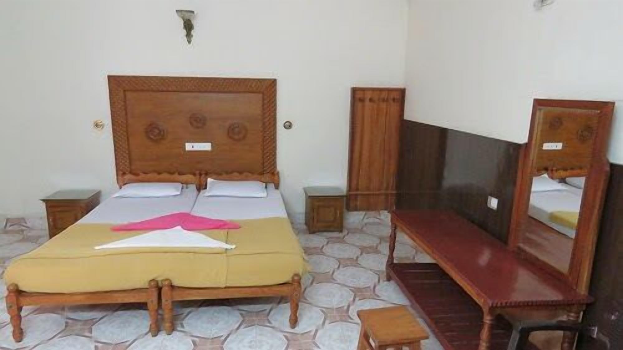 Jungle Palace Homestay Thekkady Luaran gambar