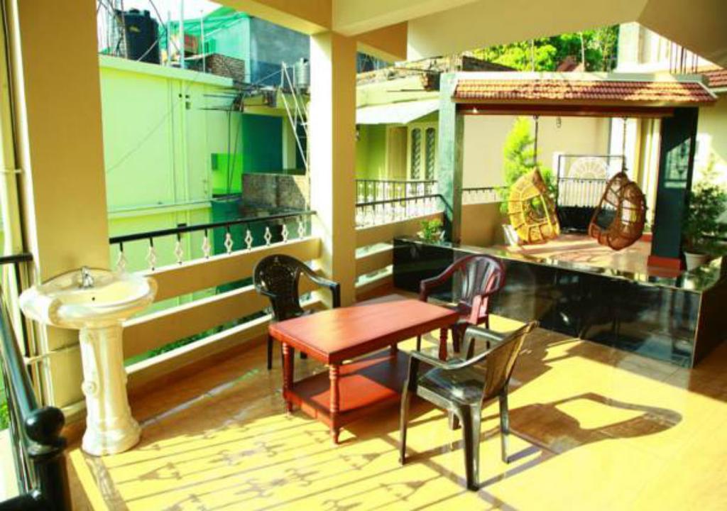 Jungle Palace Homestay Thekkady Luaran gambar