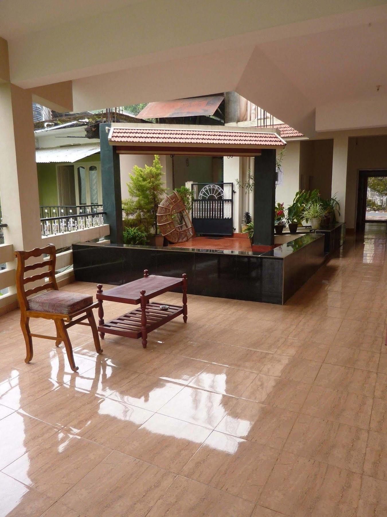 Jungle Palace Homestay Thekkady Luaran gambar